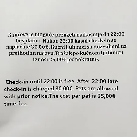 Nova Galerija Ema- Parking In Garage